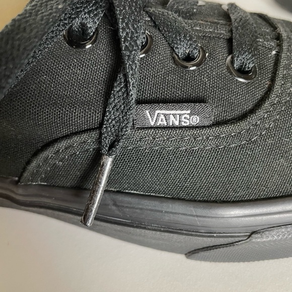 VANS•CLASSIC BLACK CANVAS•WOMENS 7.5 / MENS 6 - Picture 3 of 6